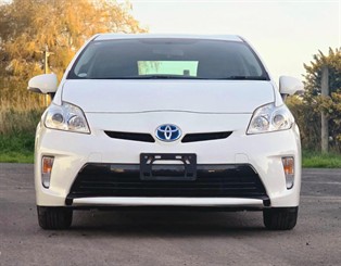 2015 Toyota Prius - Thumbnail